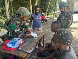 Satgas Yonif 614/RJP Berikan Pemeriksaan Kesehatan Gratis kepada Masyarakat Tolikara