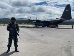 Satgas Pamtas RI-PNG Kewilayahan Kopasgat Lakukan Pengamanan dan Random Check di Bandara Wamena