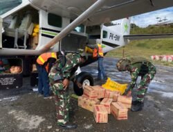 Satgas Kopasgat Pamtas Kewilayahan RI-PNG 2024 Pos Sugapa Melaksanakan Sweeping Di Wilayah Intan Jaya, Kopasgat Periksa Mobilitas Orang Dan Barang Di Bandara Sugapa