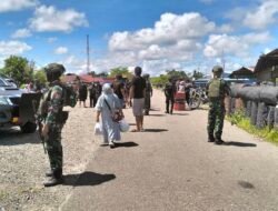 Satgas Kopasgat Lakukan Pemeriksaan secara Ketat di Bandara Kenyam
