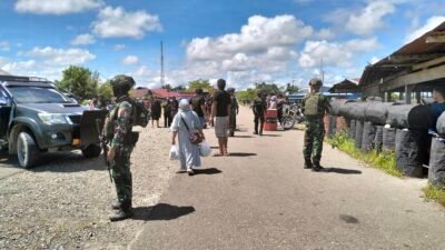 Satgas Kopasgat Lakukan Pemeriksaan secara Ketat di Bandara Kenyam