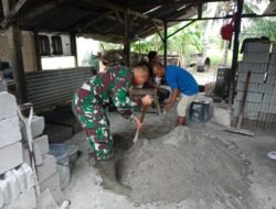 Tingkatkan Hasil Produksi, Babinsa Berikan Motivasi Pengrajin Batu Batako Untuk Jaga Kualitas Dan Mutu