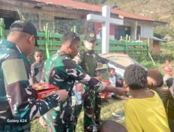 Pos Balingga Satgas Yonif 614/RJP Berbagi Kasih dengan Anak-Anak