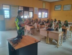 Babinsa Koramil 02/Woyla, Terjun ke Sekolah Memberikan Pembekalan Bela Negara Bagi Siswa/Siswi Sekolah Menengah Atas Di Wilayah Binaan