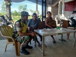 Dekatkan Diri Dengan Warga , Babinsa Posramil 06/Bubon Melaksanakan Komsos