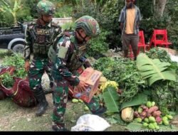 Satgas Yonif 614/Raja Pandhita Berikan Dukungan Moril dan Materiil kepada Keluarga yang Ditinggalkan