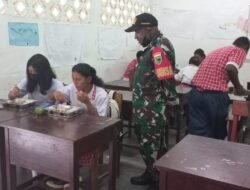 Sukseskan Program Pemerintah, Kodim 1801/Manokwari Konsisten Memantau Pendistribusian Makanan Bergizi ke Sekolah-Sekolah