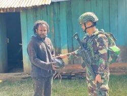 Sembari Anjangsana, Satgas Yonif 614/Rjp Melakikan Pemeriksaan Kesehatan Warga Konikme