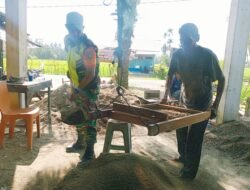 Tak Mengenal Lelah Babinsa Posramil 06/Bubon Dalam Membantu Warga Desa Binaan