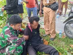 Tindakan Gerakan Cepat, Babinsa Manokwari Utara Evakuasi Pengendara Yang Tertimpa Pohon Roboh