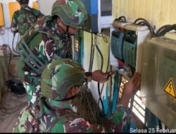 Satgas Yonif 614/RJP Pos Kanggime Berikan Bantuan Sembako dan Perbaikan Solar Cell kepada Masyarakat