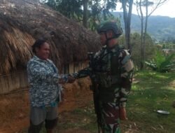 Satgas Yonif 614/Raja Pandhita Jalankan Komunikasi Sosial dengan Tokoh Masyarakat Kampung Bokon