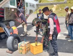 Satgas Kopasgat Pamtas Kewilayahan RI-PNG 2024 Pos Sugapa Melaksanakan Sweeping di Wilayah Intan Jaya, Kopasgat Periksa Mobilitas Orang dan Barang di Bandara Sugapa