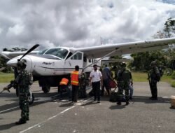 Demi menciptakan rasa aman, Satgas Pamtas RI-PNG Kopasgat Pos Kenyam melaksankan kegiatan random check di Bandara Kenyam
