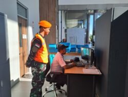 Ditengah Perayaan Idul Fitri, Satgas Kopasgat Bekerja Sama Dengan Pihak KP3 dan UPBU Bandara Douw Aturure Nabire Untuk Perketat Keamanan Bandara