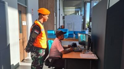 Ditengah Perayaan Idul Fitri, Satgas Kopasgat Bekerja Sama Dengan Pihak KP3 dan UPBU Bandara Douw Aturure Nabire Untuk Perketat Keamanan Bandara