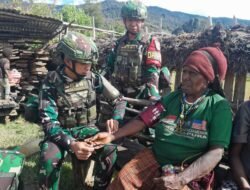 Yonif 614/Raja Pandhita Gelar Pelayanan Kesehatan Gratis untuk Masyarakat Papua
