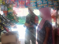 Melalui Komsos, Babinsa Cek Harga Sembako dan Bahan Pokok Masyarakat ke Pedagang Kelontong