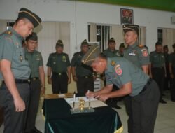 Upacara Korps Raport Serah Terima Jabatan, Wisuda Purna Tugas, dan Pindah Satuan Personel Kodim 1006/Banjar