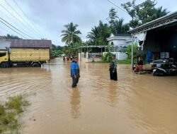 Babinsa Koramil 1010-04/Binuang Lakukan Monitoring Dampak Banjir di Wilayah Binaan