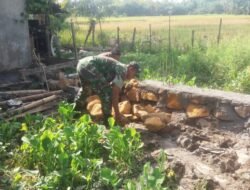 Babinsa Koramil 0105-10 Woyla Barat Kodim 0105 Aceh Barat Bantu Pembuatan Pondasi Rumah Warga di Tengah Teriknya Matahari dan Ibadah Puasa Ramadhan