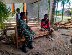 Jalin Keakraban dengan Rakyat, Babinsa Sidey Lakukan Komsos dengan Warganya