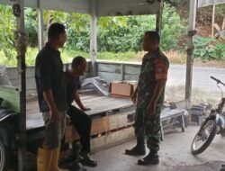 Berikan Semangat dan Motivasi, Babinsa Komsos dengan Pemilik Bengkel Motor