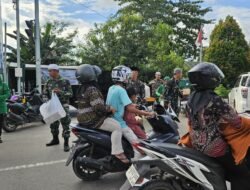 Koramil Paringin Bagikan Takjil kepada Masyarakat di Bulan Ramadan