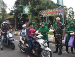Kodim 1003/HSS Wujudkan Kepedulian dan Perhatian kepada Masyarakat dengan Berbagi Takzil Gratis
