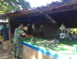 Melalui Komsos, Babinsa Himbau Pedagang Ikan Hindari Bahan Pengawet