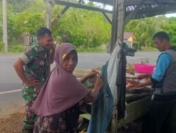 Komsos Dengan Pedagang Ikan, Babinsa Himbau Hindari Pemakaian Bahan Pengawet