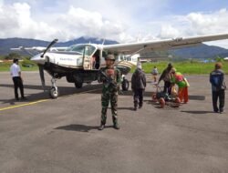 Jaga Kondusivitas Objek Vital Nasional, Satgas Kopasgat Pos Moanemani Melaksanakan Pengamanan Bandara Moanemani
