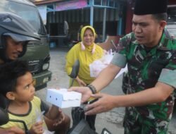 Berkah Ramadhan, Dandim 1509/Labuha dan Persit Bagikan Takjil Gratis Bagi Pengguna Jalan