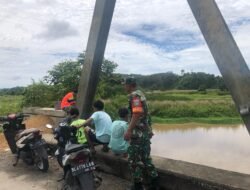 Babinsa Koramil 03/Setia Bakti Lakukan Komunikasi Sosial dengan Pemuda Desa Lageun