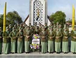Dalam Rangka Memperingati HUT Persit Ke – 79 Persit Kartika Chandra Kirana Gelar Ziarah Rombongan di Taman Makam Pahlawan