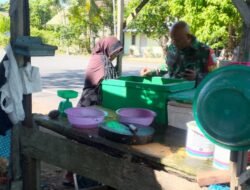 Pastikan Harga Ikan Stabil Saat Puasa, Babinsa Komsos dengan Pedagang Ikan