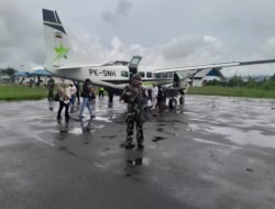 Jaga Kondusifitas Objek Vital Nasional, Satgas Kopasgat Pos Moanemani Melaksanakan Pengamanan Bandara Moanemani