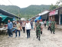 Dandim 1811/Teluk Wondama Bersama Forkopimda Lakukan Operasi Pasar