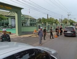 Kodim 1010/Tapin dan Polres Tapin Berbagi Takjil di Bulan Suci Ramadhan