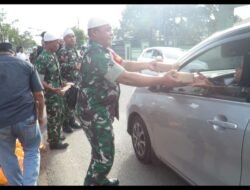 Berbagi Takjil Gratis, TNI-POLRI Tapin Tingkatkan Kepedulian Sosial