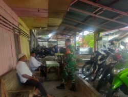 Babinsa Koramil 07 Johan Pahlawan Kodim 0105/Aceh Barat, Sertu Munawar, Melaksanakan Komsos dan Silaturahmi dengan Masyarakat Desa Rundeng