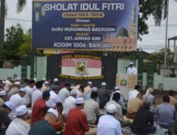 Masyarakat Ikuti Sholat Idul Fitri Dihalaman Makodim Banjar