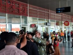 Danpos Satgas Kopasgat Timika Pimpin Langsung Pengamanan Kedatangan Duta Besar dan Utusan Khusus Presiden Republik Seychelles untuk ASEAN, Nico Barito di Bandara Mozes Kilangin