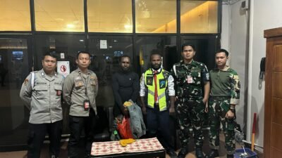Prajurit Yonko 465 Kopasgat Amankan Penumpang Yang Bawa 1 Butir Amunisi Tajam di Bandara Sentani