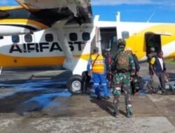 Satgas Pamrahwan RI-PNG Kewilayahan Pos Aminggaru Ilaga Kopasgat Laksanakan Sweeping Rutin di Bandara Udara Aminggaru Ilaga Puncak