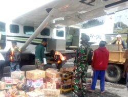 Satgas Kopasgat Pamtas Kewilayahan RI-PNG 2024 Pos Sugapa Melaksanakan Sweeping di Wilayah Intan Jaya, Kopasgat Periksa Mobilitas Orang dan Barang di Bandara Sugapa