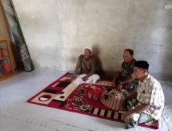 Babinsa Koramil 0105-10/Woyla Barat Kodim 0105/Aceh Barat Silaturahmi Hari Raya Idul Fitri ke Teungku Daud di Desa Binaan