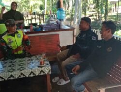 Jaga Hubungan Silaturahmi Babinsa Koramil 01/Sungaimas Laksanakan Komsos dengan Warga Desa
