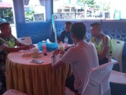 Serda Heru Santoso Bersama Babinkamtibmas Tetap Jaga Pos Pengamanan Arus Mudik di Hari Raya Idul fitri