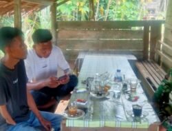 Koptu Taufik Babinsa Koramil 01/Sungaima Melaksanakan Komsos
